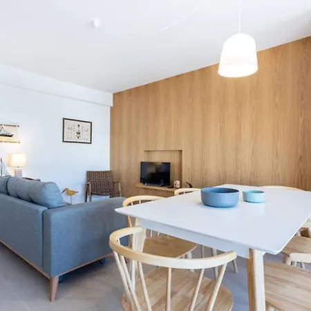 Cozy Ap Renovado 1ª Linha De - Armacao Pera *